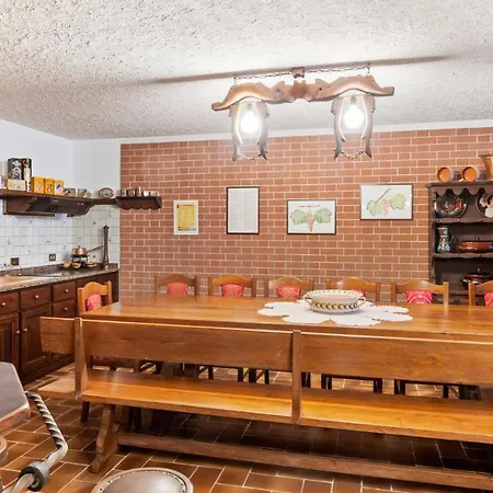 Edy Con Piscina Per Gruppi E Famiglie Barbaresco