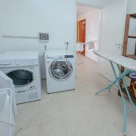 Edy Con Piscina Per Gruppi E Famiglie