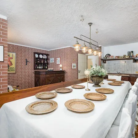 Edy Con Piscina Per Gruppi E Famiglie Ferienhaus