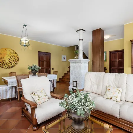 Edy Con Piscina Per Gruppi E Famiglie *