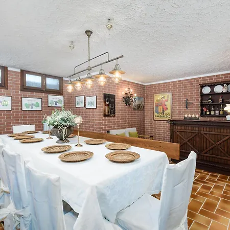 Feriehus Edy Con Piscina Per Gruppi E Famiglie *