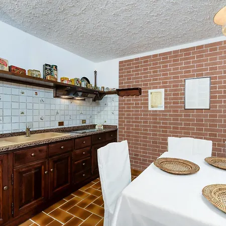 Edy Con Piscina Per Gruppi E Famiglie Feriehus